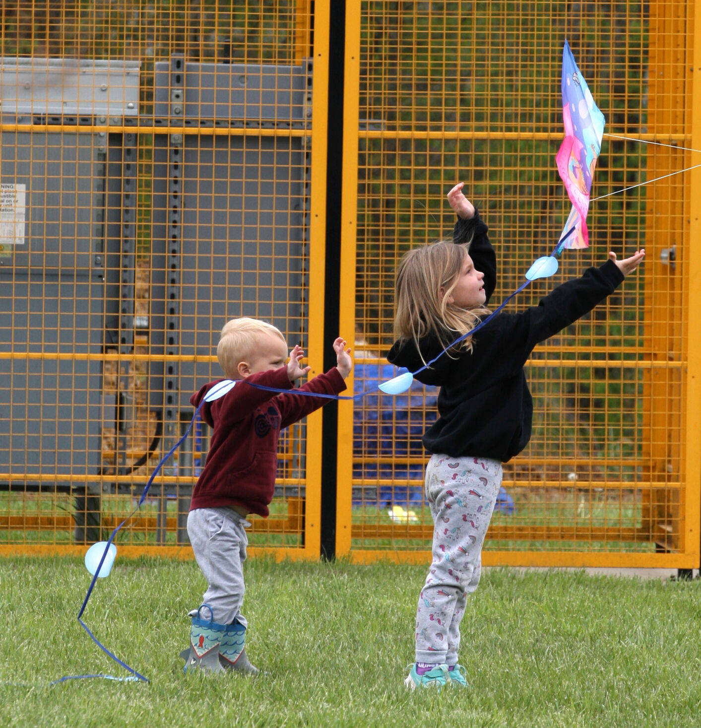 Isaac and Lauren Bailey release a kite